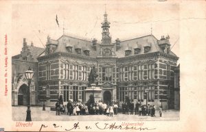 Domplein, standbeeld