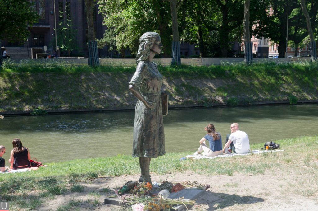 standbeeld Truus van Lier
