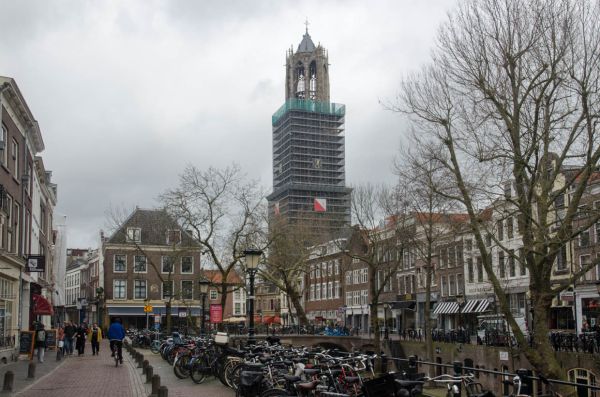 Oudegracht met domtoren